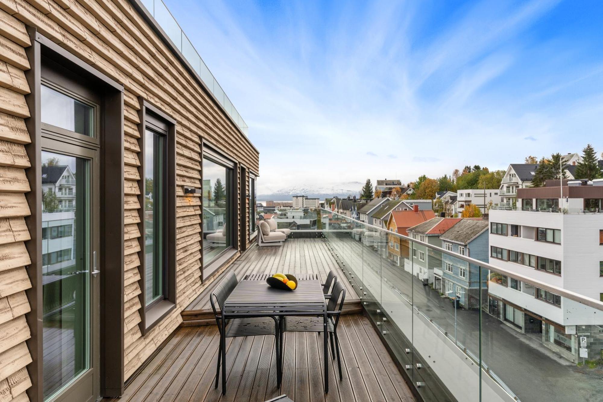 Luxury Apartment Downtown Tromso With 2 Bedrooms And 2 Bathrooms And Parking Extérieur photo